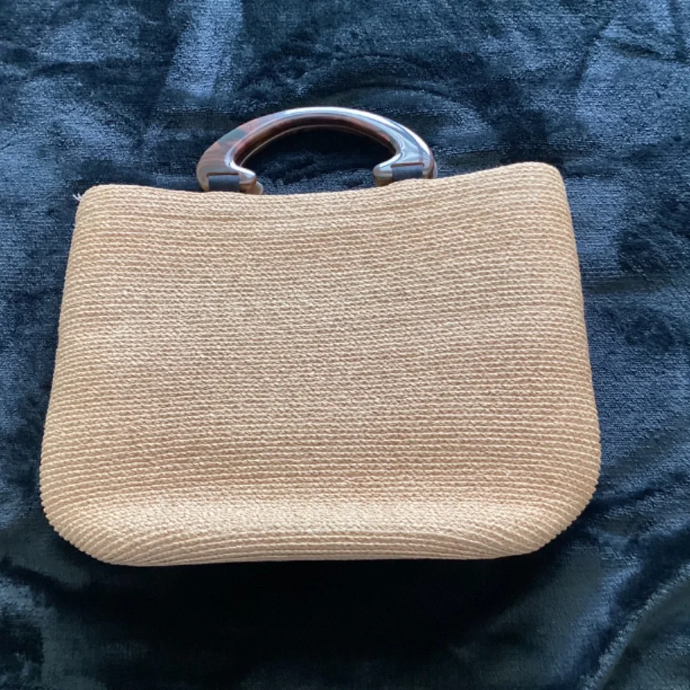 Helen Kaminski raffia with small plastic handle - Picture 2 of 5